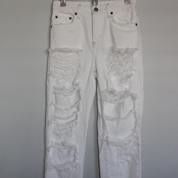 white denim boyfriend jeans